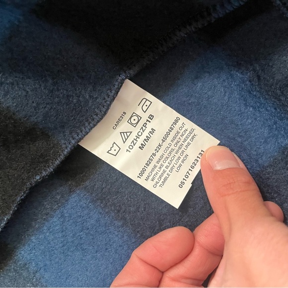 Men’s Medium Duluth and Wrangler Plaid Button Down Lot - Picture 5 of 9